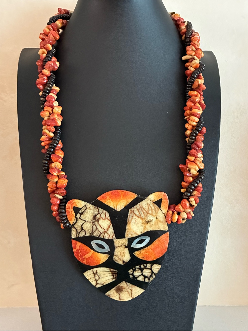 Vintage Lee Sands apple sponge coral inlay tiger pendant necklace